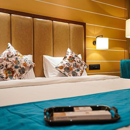 סוראט Hotel El Magnifico מראה חיצוני תמונה