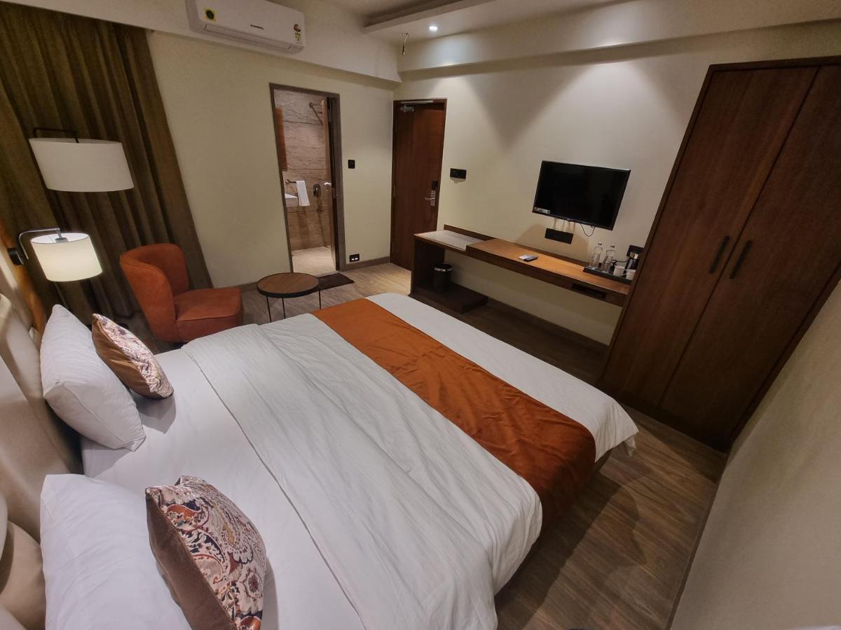 סוראט Hotel El Magnifico מראה חיצוני תמונה