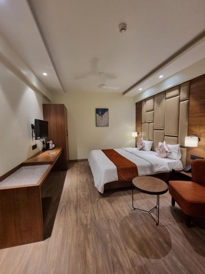 סוראט Hotel El Magnifico מראה חיצוני תמונה