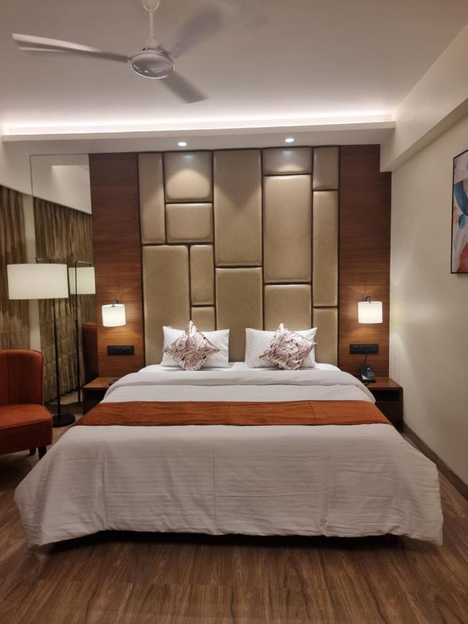 סוראט Hotel El Magnifico מראה חיצוני תמונה