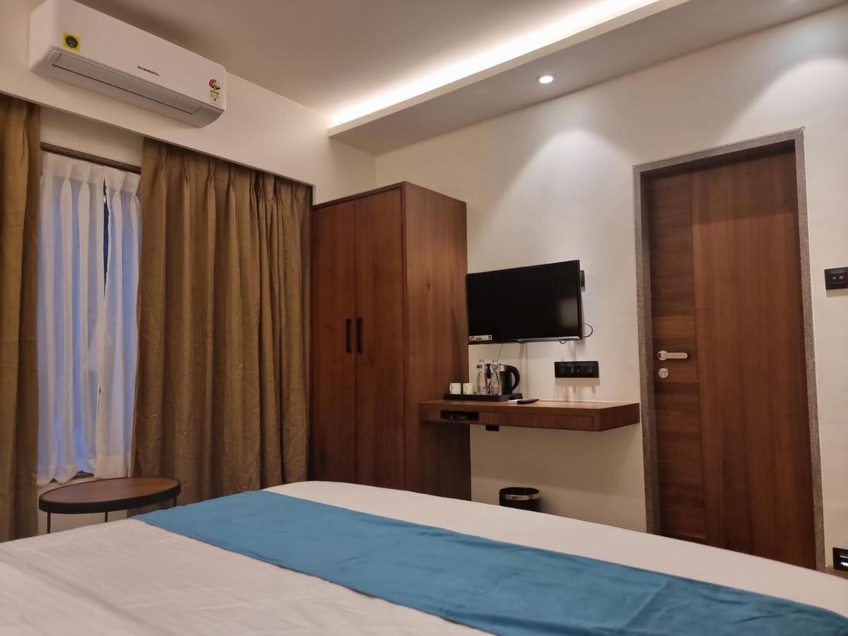 סוראט Hotel El Magnifico מראה חיצוני תמונה