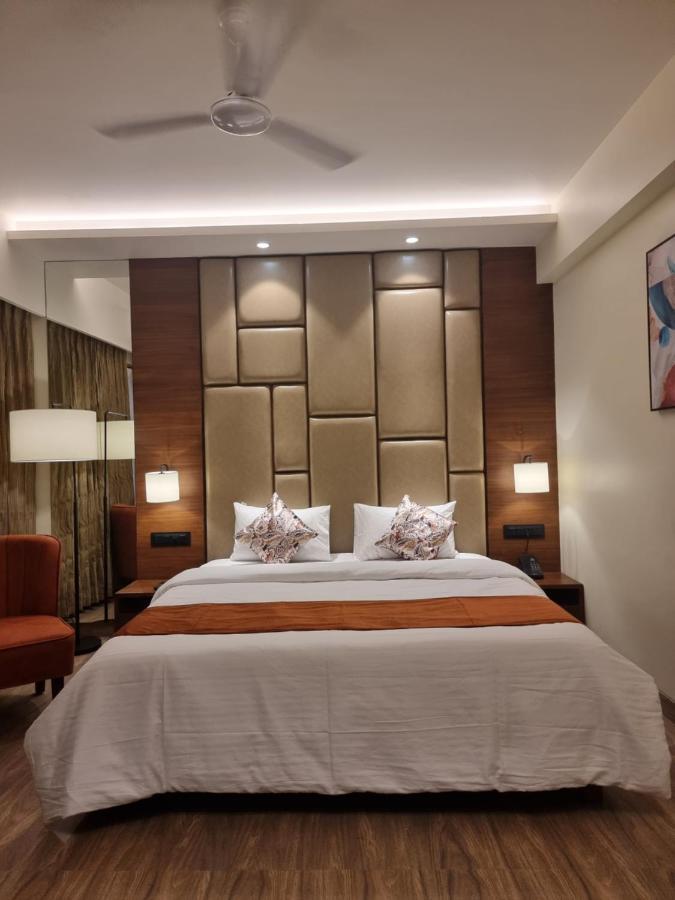 סוראט Hotel El Magnifico מראה חיצוני תמונה
