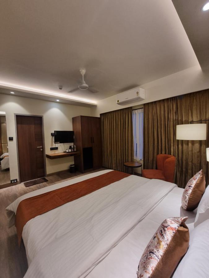 סוראט Hotel El Magnifico מראה חיצוני תמונה