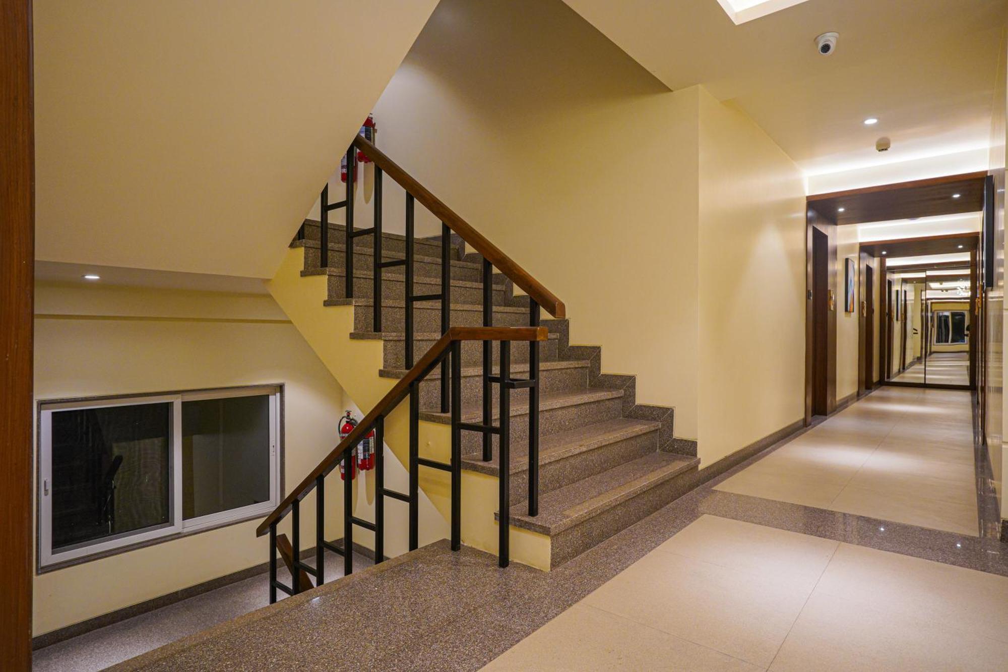 סוראט Hotel El Magnifico מראה חיצוני תמונה